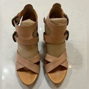 Women’s pink/nude pink Kork Ease size 9 leather heels